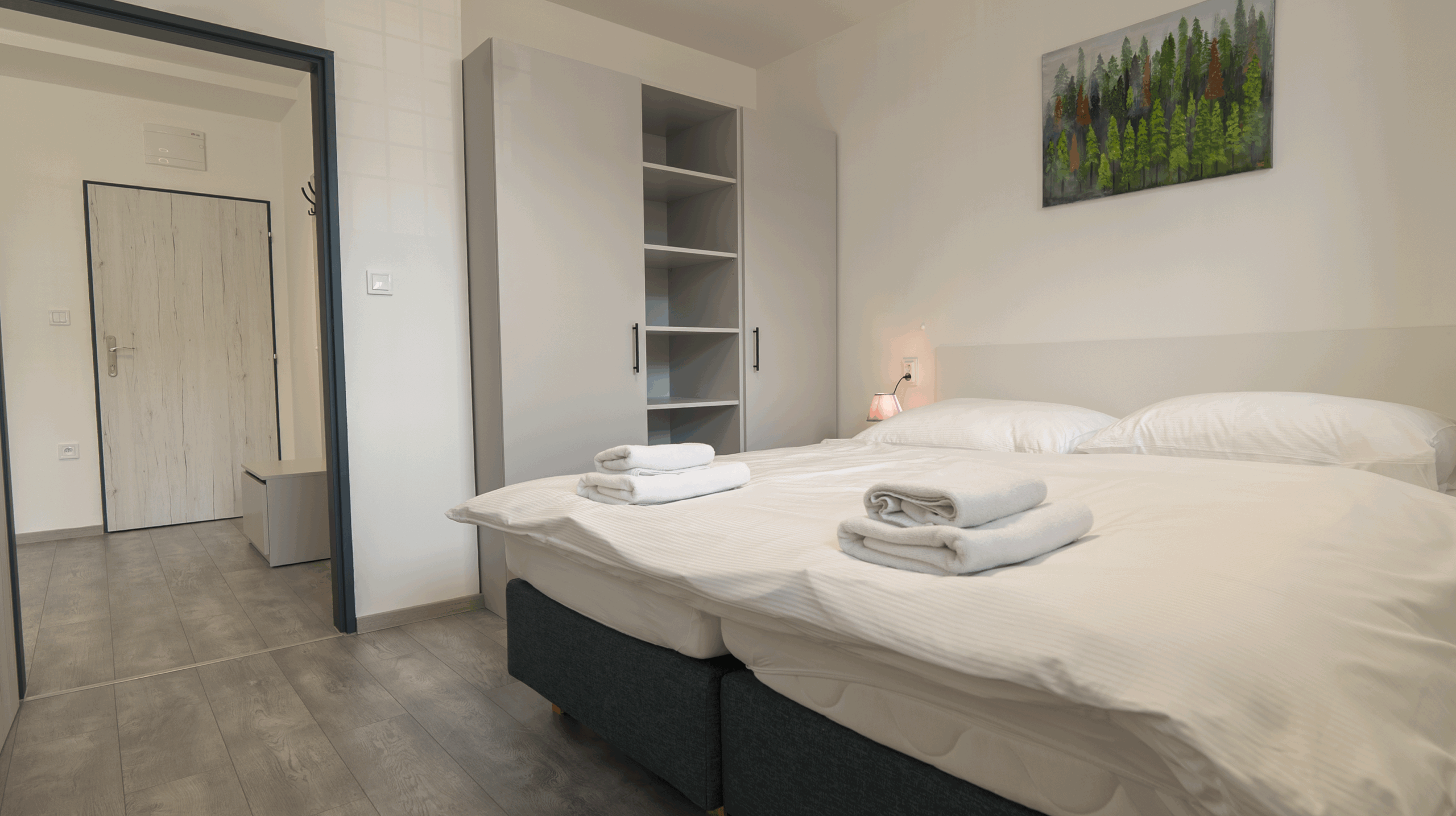 Štvorlôžkový apartmán Superior – znížené prízemie – 111 Apartments Košice